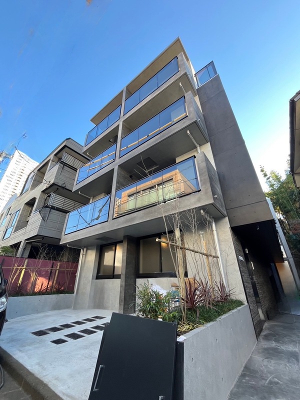 momo estate momo estate